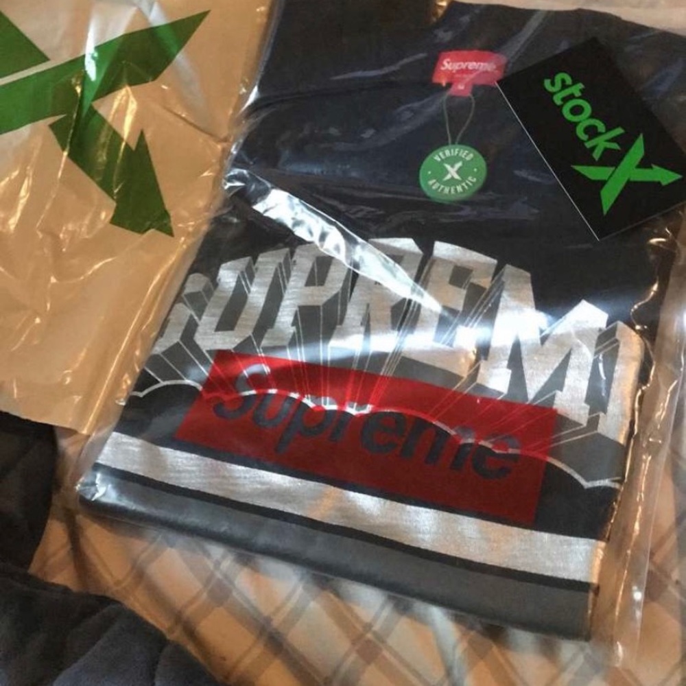 Supreme cloud arc tee